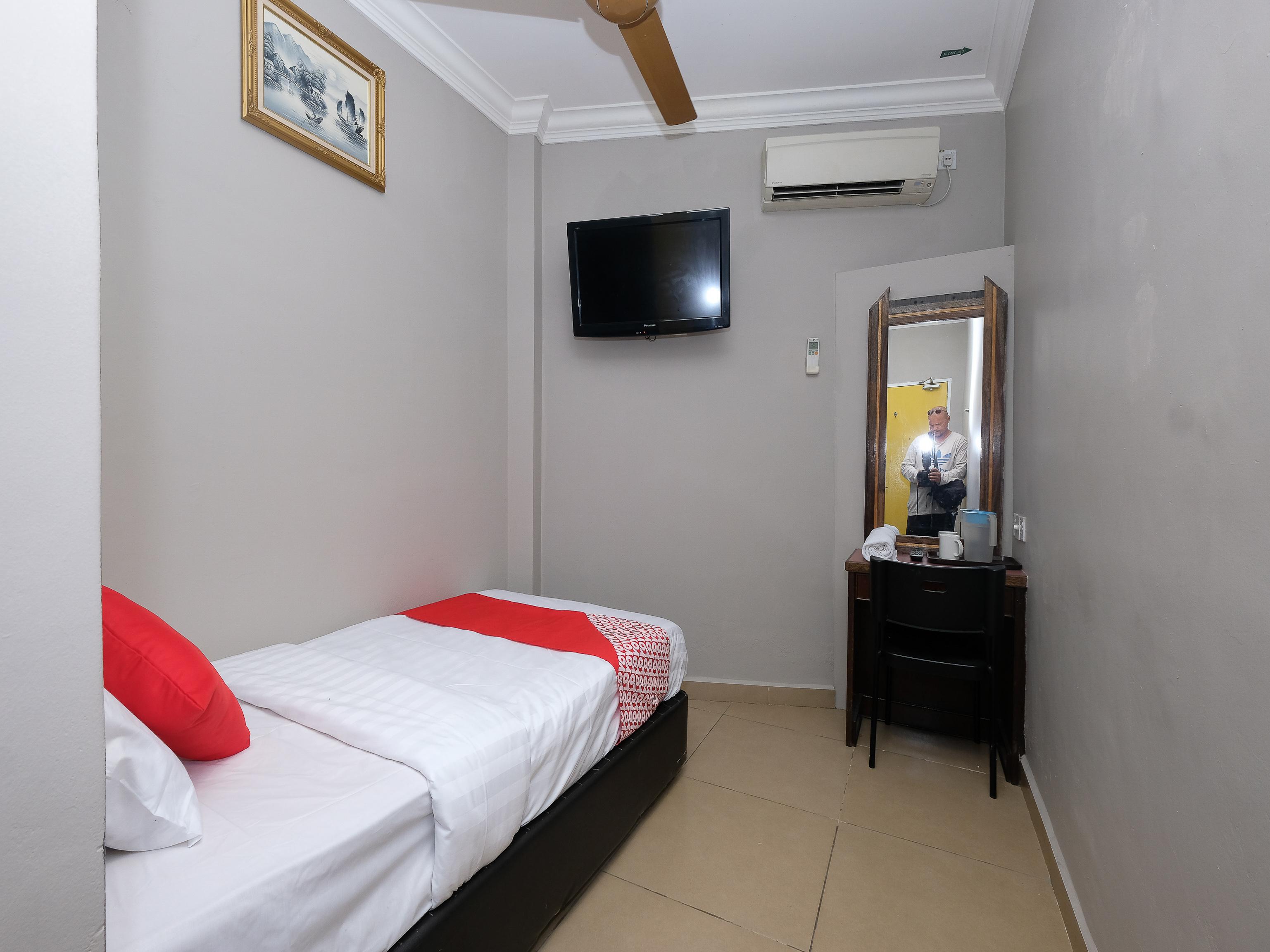 Oyo 1190 Nice Stay Hotel Рауб Экстерьер фото