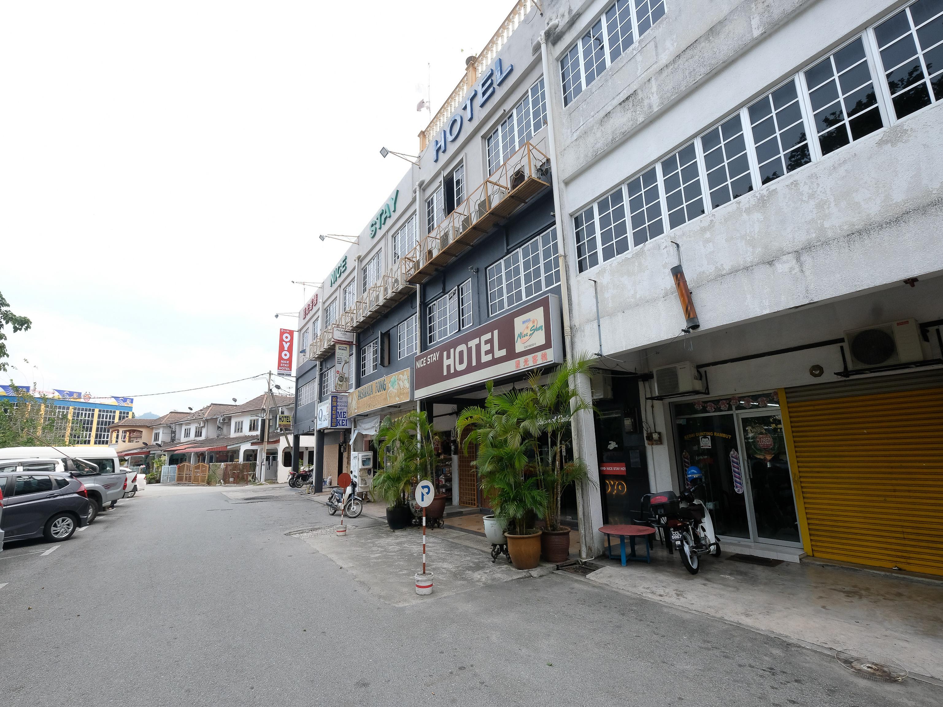 Oyo 1190 Nice Stay Hotel Рауб Экстерьер фото