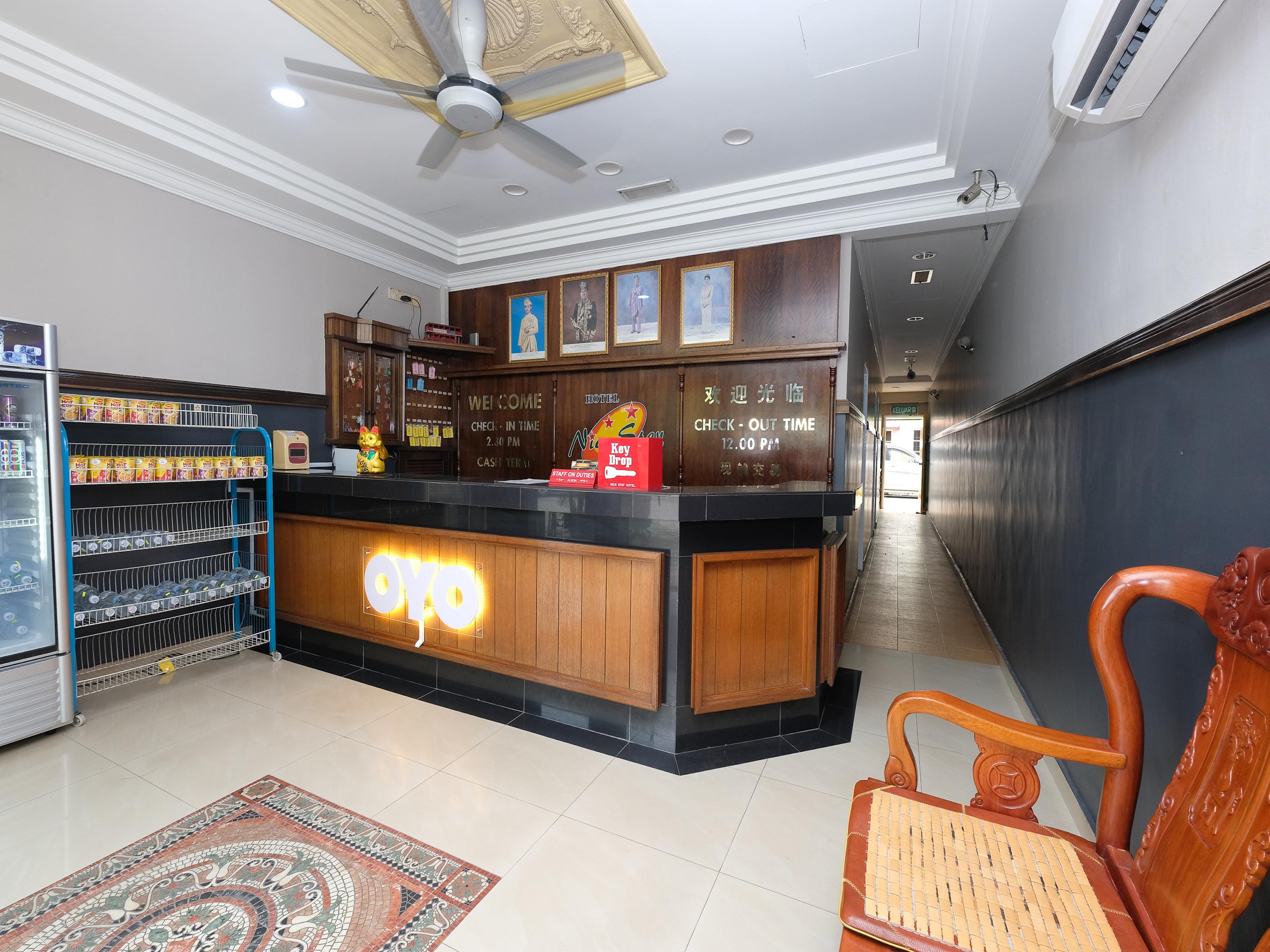 Oyo 1190 Nice Stay Hotel Рауб Экстерьер фото