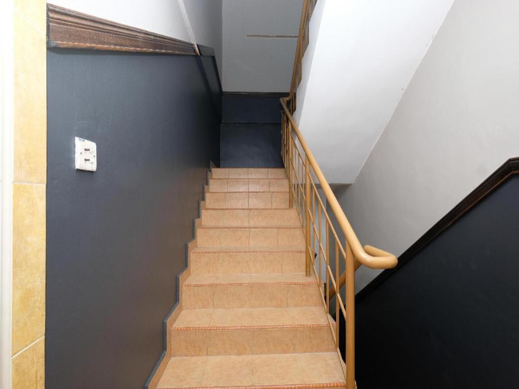 Oyo 1190 Nice Stay Hotel Рауб Экстерьер фото
